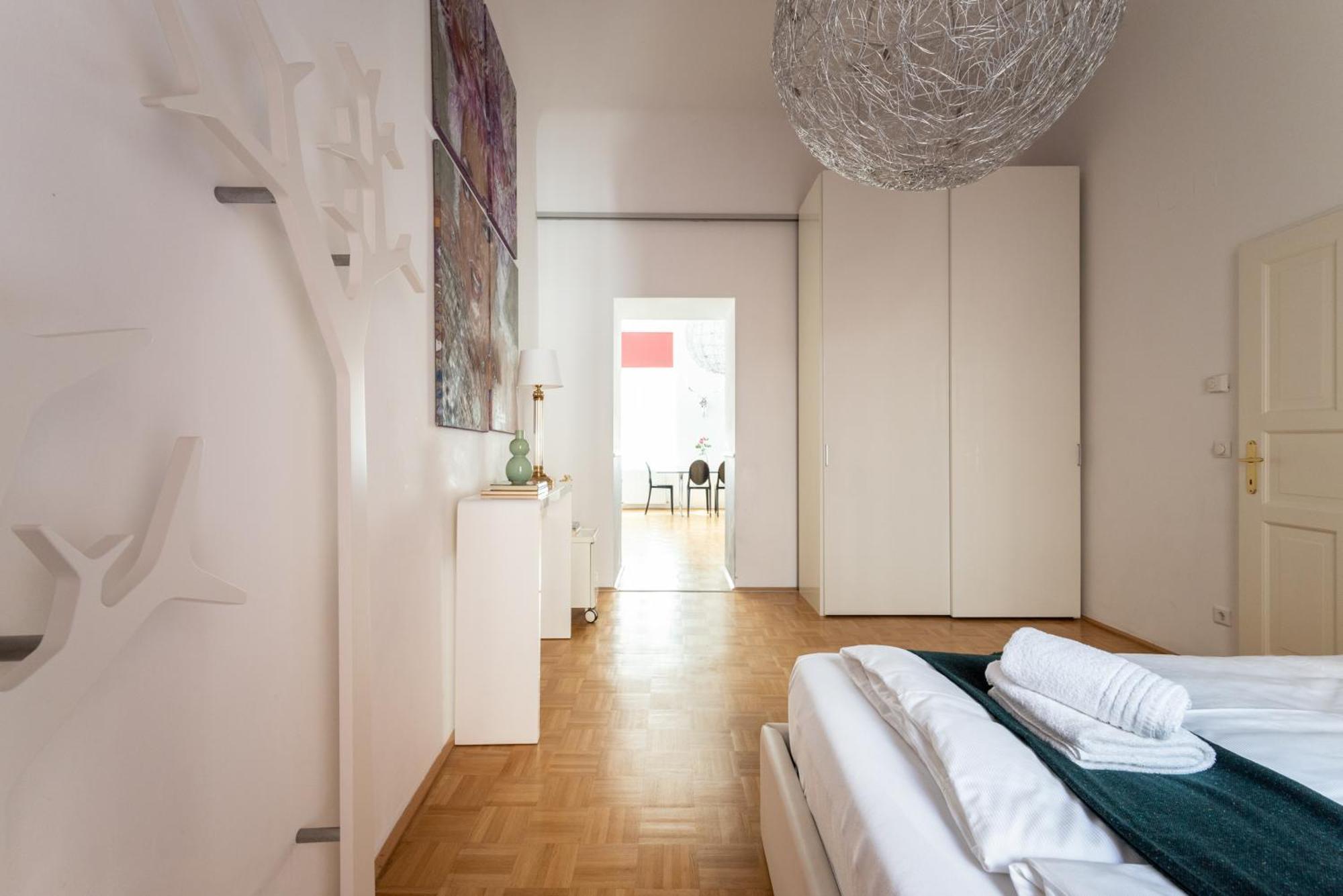 Unique 1br Oasis Near Subway By Hm