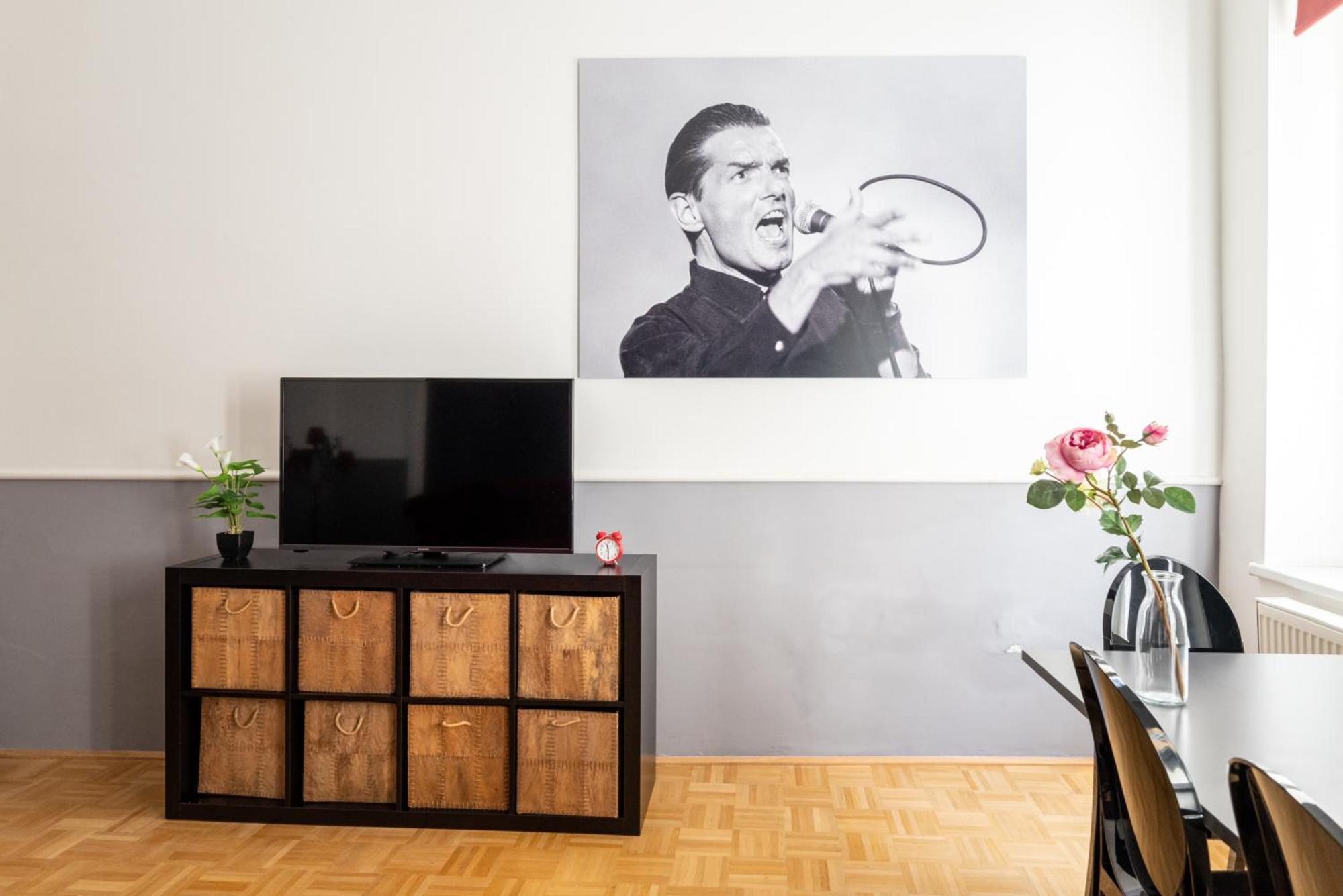 Unique 1br Oasis Near Subway By Hm *